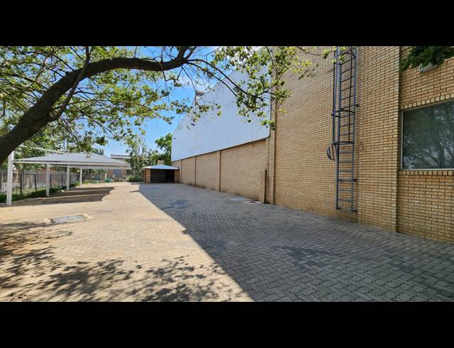 1,235M² WAREHOUSE FOR SALE IN SPARTAN